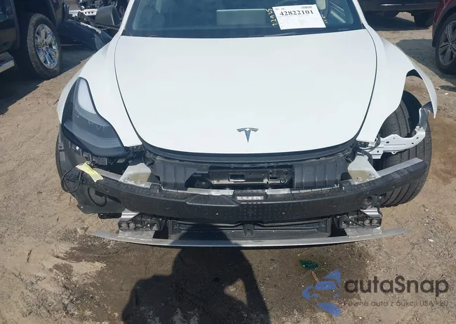 5YJ3E1EB2NF105758: 42822101