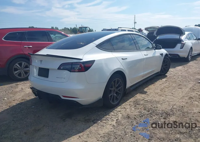 5YJ3E1EB2NF105758: 42822101