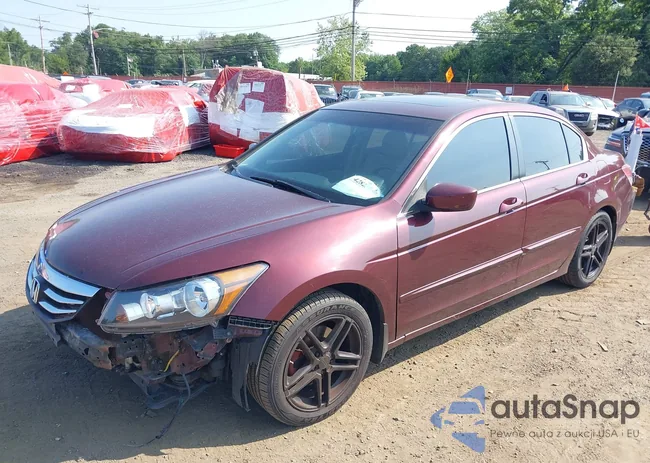 1HGCP2F80CA137893: 42823130