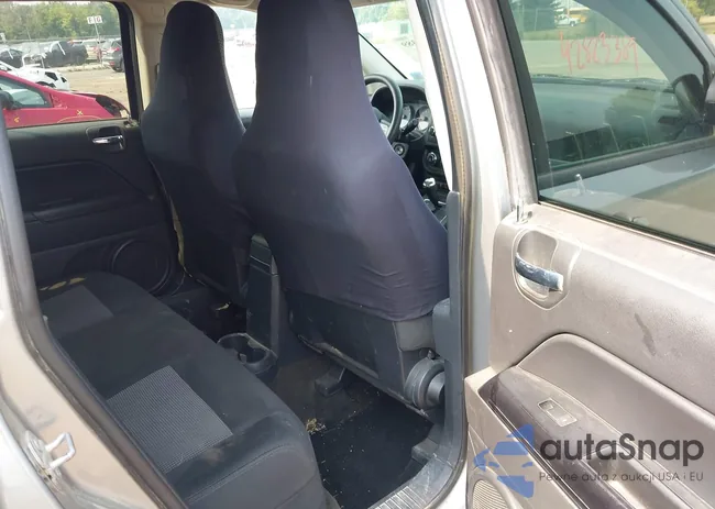 1C4NJDBB2FD423608: 42823389