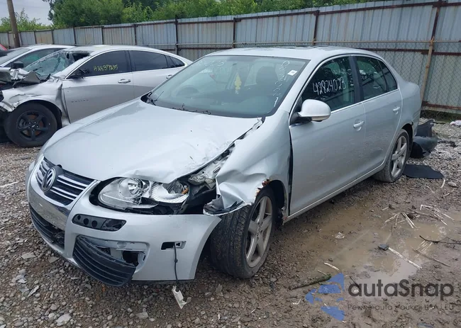 3VWRZ7AJ2AM023529: 42824023