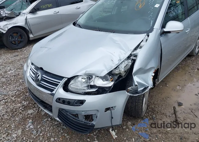 3VWRZ7AJ2AM023529: 42824023