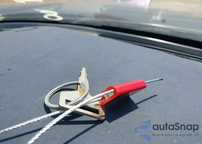 JT2AW15C5J0141748: 42824055