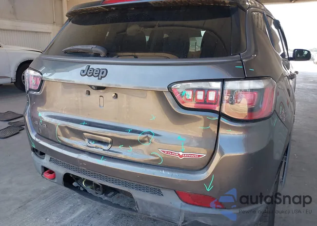 3C4NJDDB8JT263993: 42824157