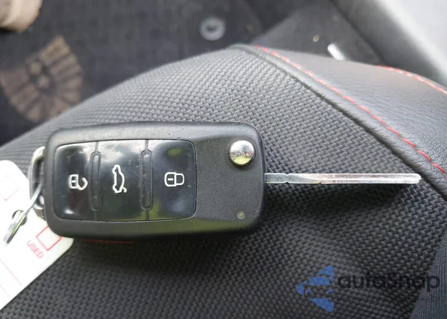 3VW567AJ6CM131582: 42824363