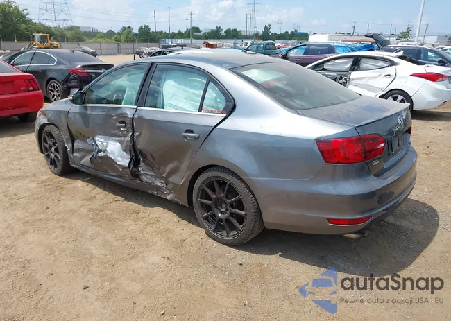 3VW567AJ6CM131582: 42824363