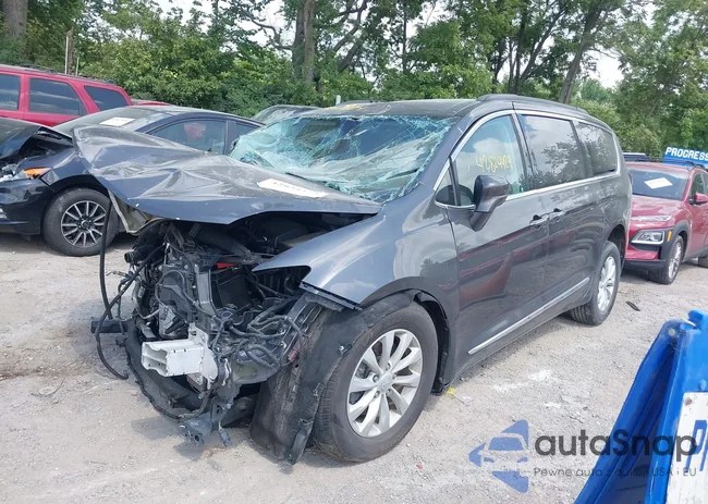 2C4RC1BG8HR569713: 42824424