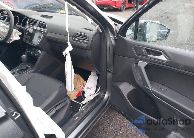 3VV2B7AX6LM156912: 42823536