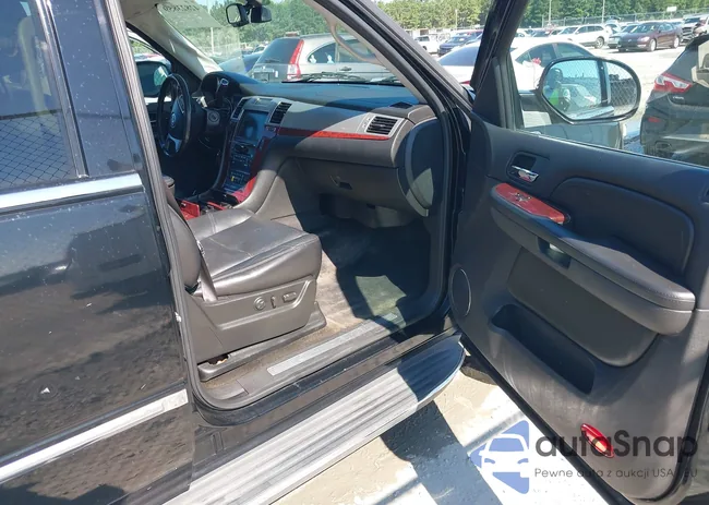 1GYFK638X8R194644: 42823859