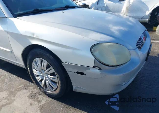 KMHWF35V6YA313814: 42823858