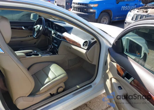 WDDGJ4HB8DF976609: 42825147