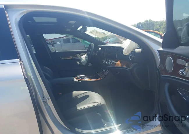 WDDZF4KB2KA651970: 42826177