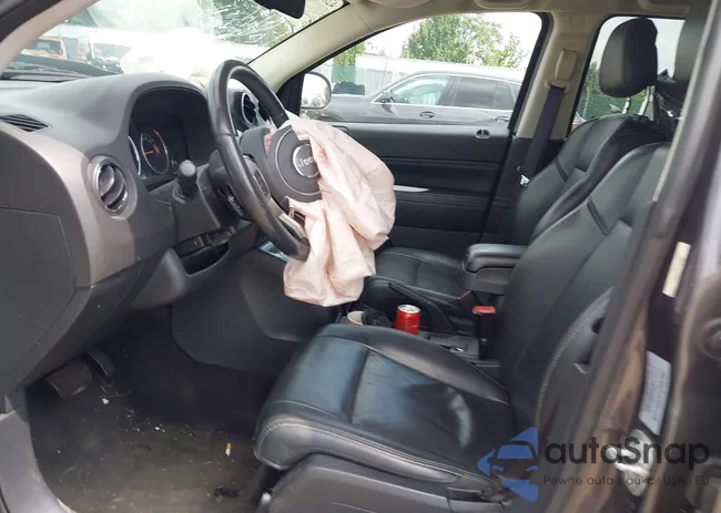 1C4NJDEB5GD723690: 42826547