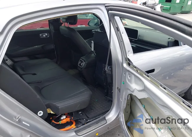 KMHM54AC4PA049110: 42827535