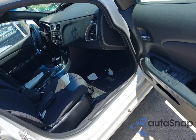 1C3CCBAB1EN205499: 42827658