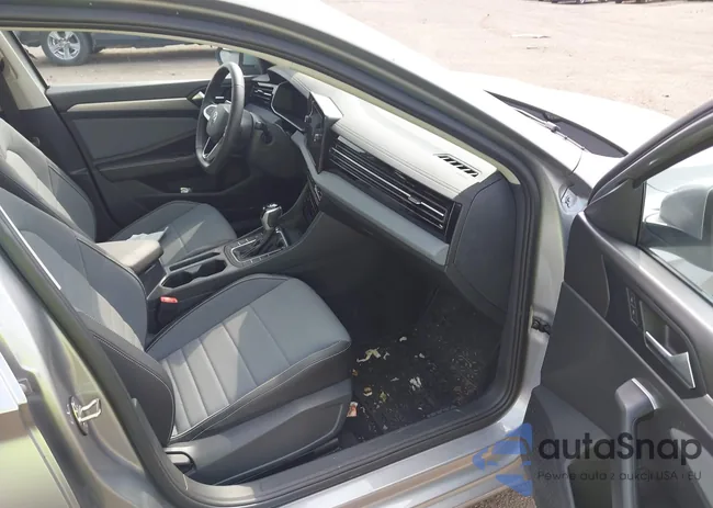 3VW7X7BU8SM001767: 42827758