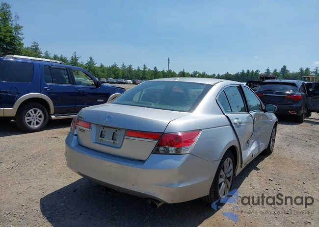 1HGCP2F88BA000750: 42828687