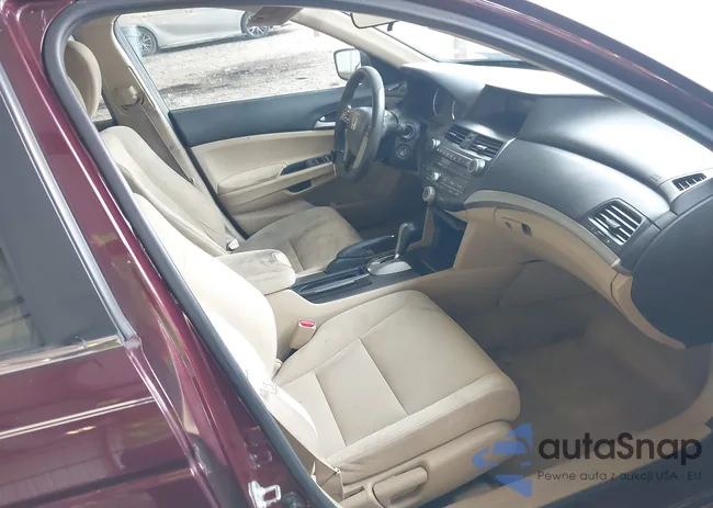 1HGCP2F43BA086210: 42829941