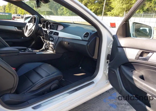 WDDGJ4HB9FG403845: 42830268