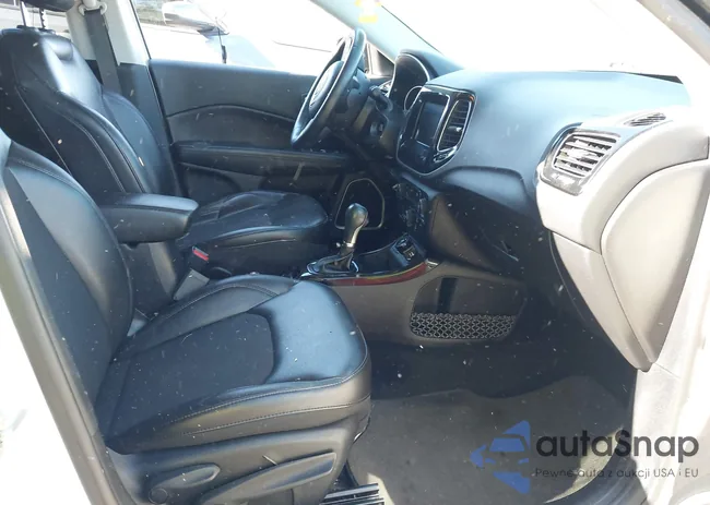 3C4NJCBB5JT304979: 42830446