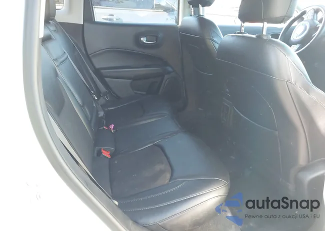 3C4NJCBB5JT304979: 42830446