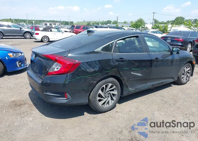 2HGFC2F77JH511821: 42832359