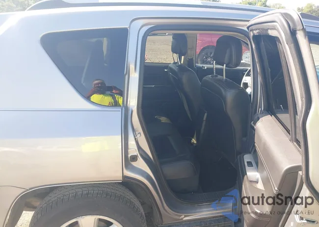 1C4NJCEA5GD652010: 42832975