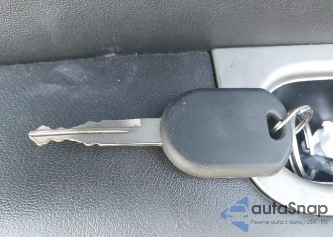 3FAHP0KC6AR136596: 42833997