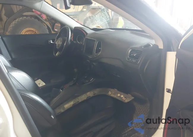 3C4NJDDB9JT501558: 42839010