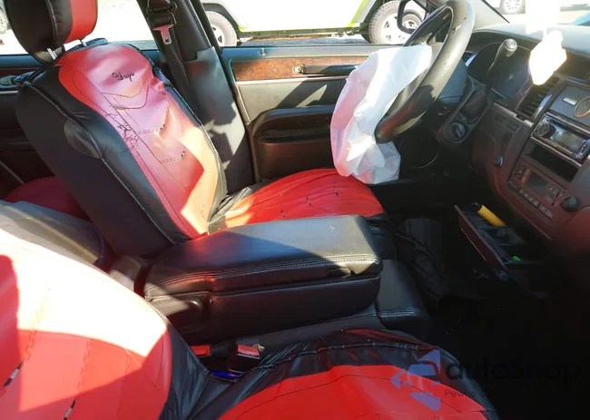 1LNHM82VX6Y635733: 42840646