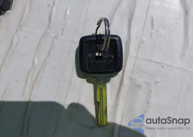 YV1LW5530W2373851: 42842956