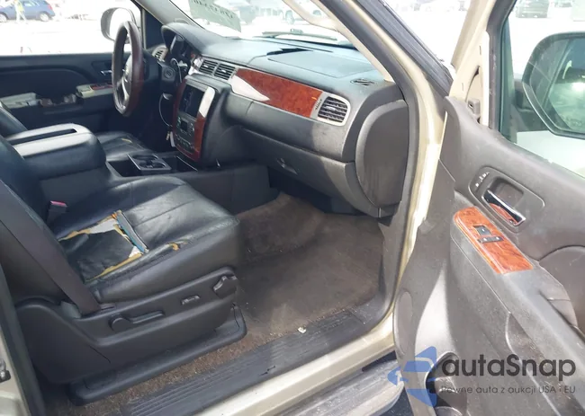 1GNSCJE03DR205223: 42847346