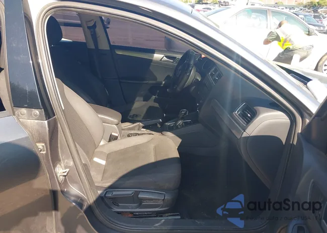 3VWD17AJ0FM230803: 42847365