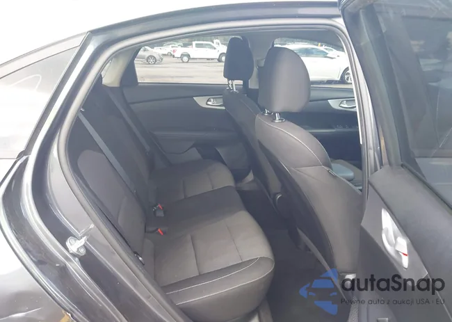 3KPF24AD1PE596802: 42849179