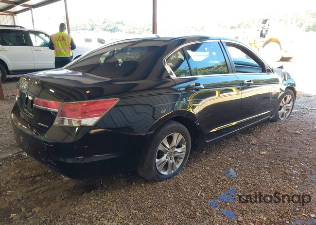 1HGCP2F66BA035026: 42849796