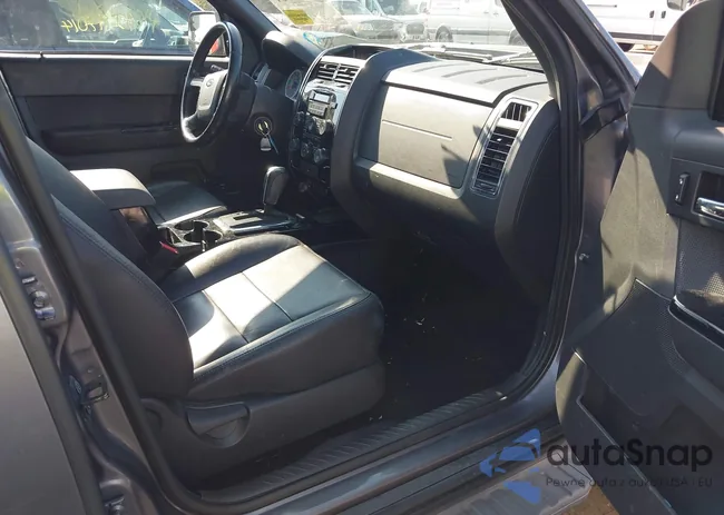 1FMCU9EG6AKD15530: 42850964