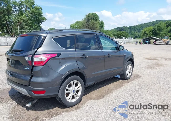 1FMCU9GD5JUA90282: 42851076