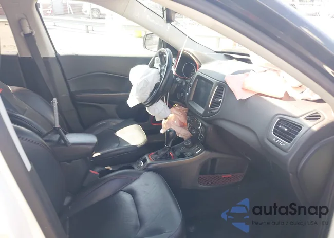 3C4NJDDB9KT759810: 42854681