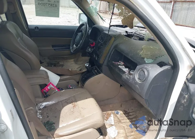 1C4NJRCB5DD145795: 42857000