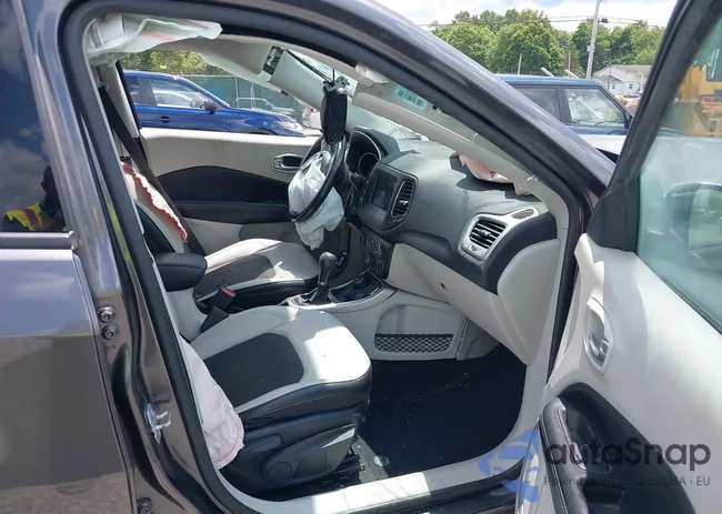 3C4NJDBB6LT235616: 42856671