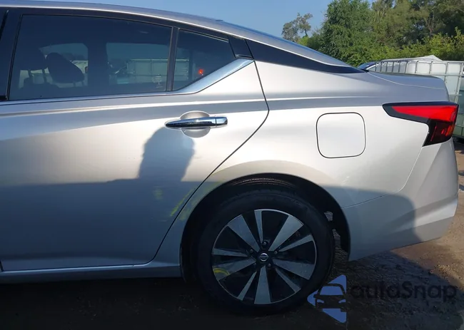 1N4BL4DV2KC208336: 42858342