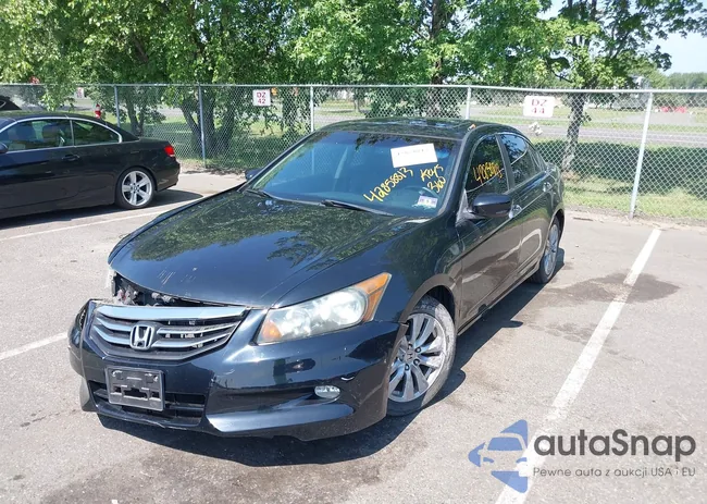 1HGCP3F83BA024749: 42858813