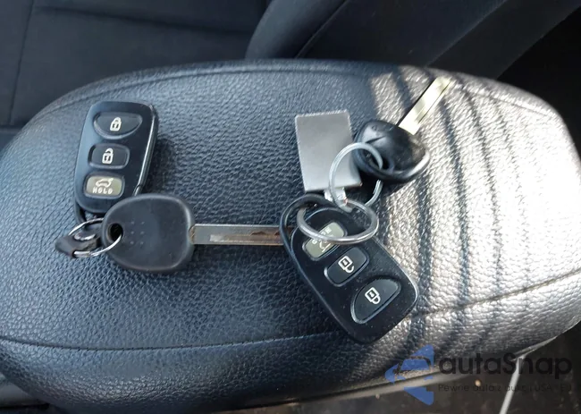 KMHTC6AD5HU306636: 42863046