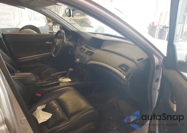 1HGCP26899A093143: 42862677