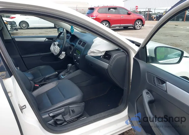 3VWDP7AJ8DM404516: 42865931