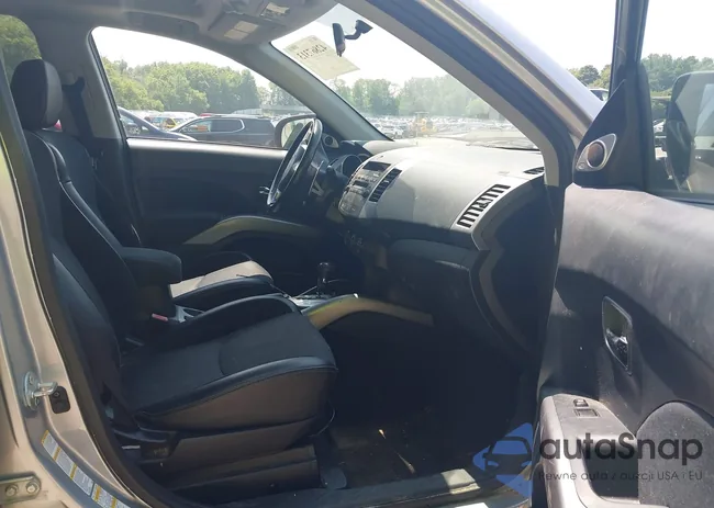 JA4JT3AWXAZ002796: 42867313