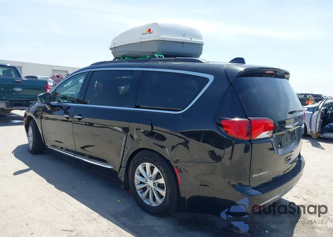 2C4RC1BG5HR730325: 42866443