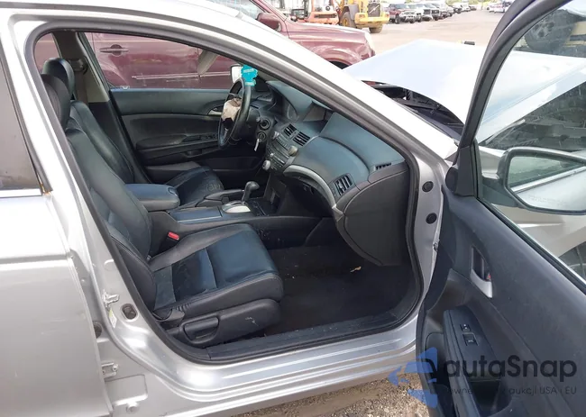 1HGCP2F61CA012853: 42868785