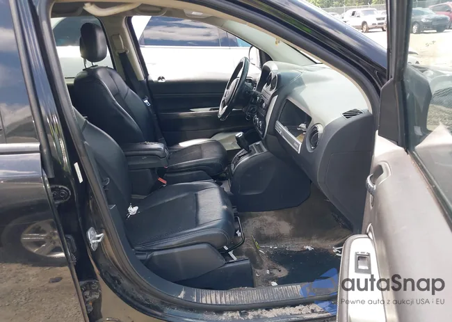 1C4NJCEAXGD773695: 42868889