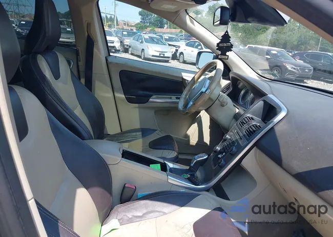 YV4952DL8D2392824: 42869161